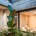 17 JORGELINA TORTORICI CASA Y PH ALEJANDRO PERAL - Y House: Căn Biệt thự hiện đại 2 tầng ấn tượng c&oacute; hồ bơi v&aacute;ch k&iacute;nh si&ecirc;u đẹp
