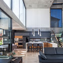19 JORGELINA TORTORICI CASA Y PH ALEJANDRO PERAL - Y House: Căn Biệt thự hiện đại 2 tầng ấn tượng c&oacute; hồ bơi v&aacute;ch k&iacute;nh si&ecirc;u đẹp