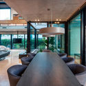 22 JORGELINA TORTORICI CASA Y PH ALEJANDRO PERAL - Y House: Căn Biệt thự hiện đại 2 tầng ấn tượng c&oacute; hồ bơi v&aacute;ch k&iacute;nh si&ecirc;u đẹp