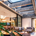 42 JORGELINA TORTORICI CASA Y PH ALEJANDRO PERAL - Y House: Căn Biệt thự hiện đại 2 tầng ấn tượng c&oacute; hồ bơi v&aacute;ch k&iacute;nh si&ecirc;u đẹp