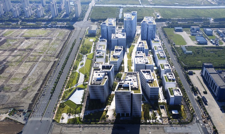 上海临港重装备产业区H36-02地块项目/ 同济大学建筑设计研究院| ArchDaily