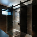rsaaw berkley house ground floor bathroom - Cải tạo ng&ocirc;i nh&agrave; 2 tầng xanh đẹp v&agrave; rộng hơn