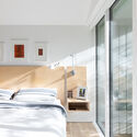 rsaaw berkley house main bedroom 2 - Cải tạo ng&ocirc;i nh&agrave; 2 tầng xanh đẹp v&agrave; rộng hơn
