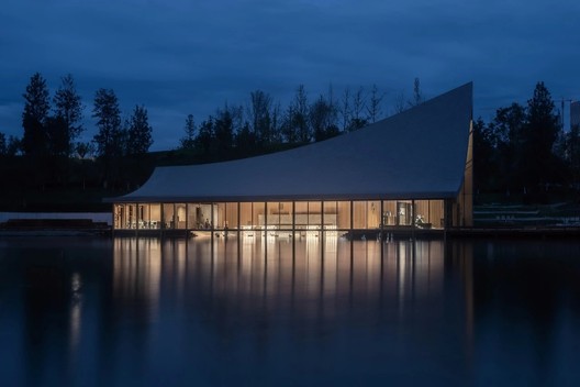 Xinglong Lake Bookstore. Image © Arch-Exist