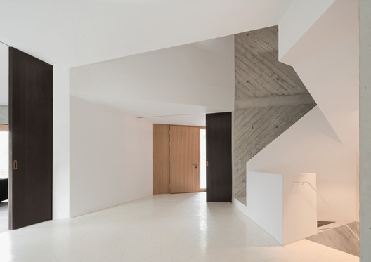 几何L形别墅 / Pool Leber Architekten - 室内图