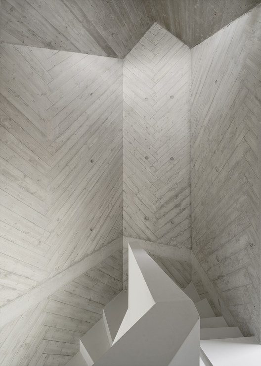 几何L形别墅 / Pool Leber Architekten - 室内图, 卫生间