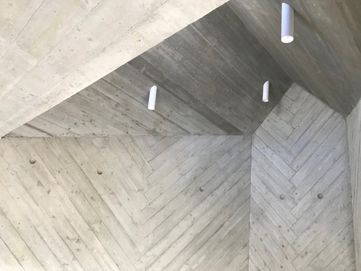 几何L形别墅 / Pool Leber Architekten - 室内图