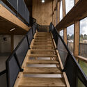 Mercado de Abastos de Curacautín / Taller Viga Maestra - Fotografia de Interiores, Escada