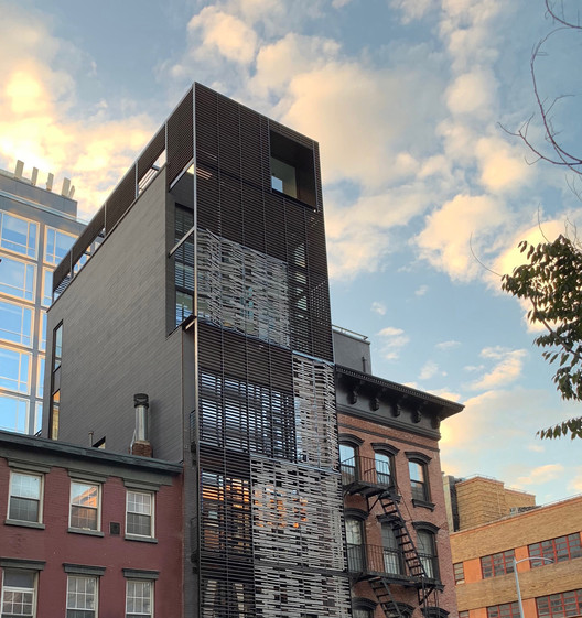 512GW Townhouse / Archi-Tectonics - Exterior Photography, Windows, Cityscape, Facade