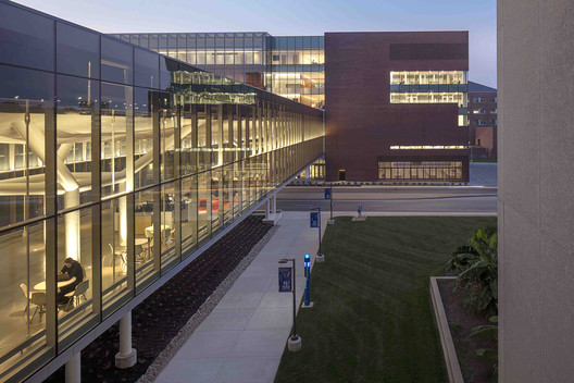 Past, Present and Future: Brick Architecture in Texas, Kansas, and Illinois - Image 16 of 18