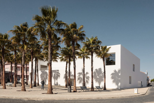 Grândola’s Library and Municipal Archive / Matos Gameiro Arquitectos  + Pedro Domingos Arquitectos - Exterior Photography