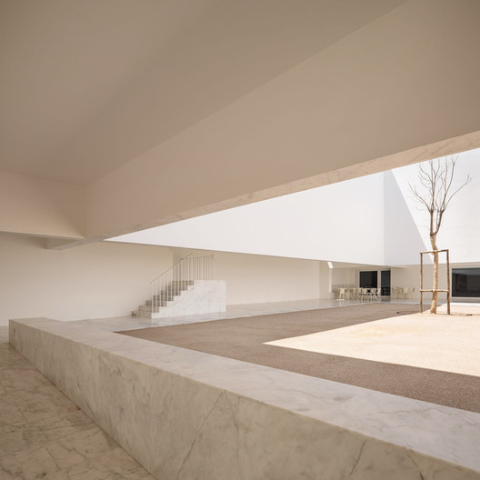 Grândola’s Library and Municipal Archive / Matos Gameiro Arquitectos  + Pedro Domingos Arquitectos - Interior Photography