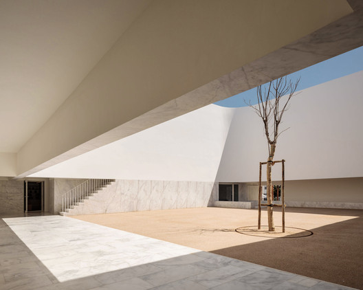 Grândola’s Library and Municipal Archive / Matos Gameiro Arquitectos  + Pedro Domingos Arquitectos - Interior Photography, Facade