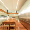 14 asa house photo fernando guerra - Asa House / Bernardes Arquitetura: Biệt thự hiện đại 1 tầng s&acirc;n vườn xanh mướt
