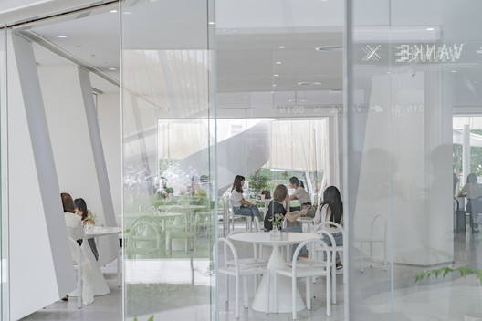 City Living Room / Mur Mur Lab City Living Room / Mur Mur Lab - Interior Photography, Chair