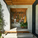 riverbank housilsonarchitectlex chomic - Riverbank House / Wilson Architects: Nh&agrave; cải tạo hiện đại tho&aacute;ng m&aacute;t s&acirc;n vườn xanh mướt