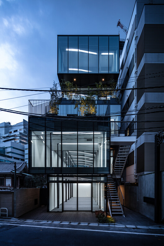 Escalier Kojimachi / ETHNOS - Exterior Photography, Windows, Stairs, Facade