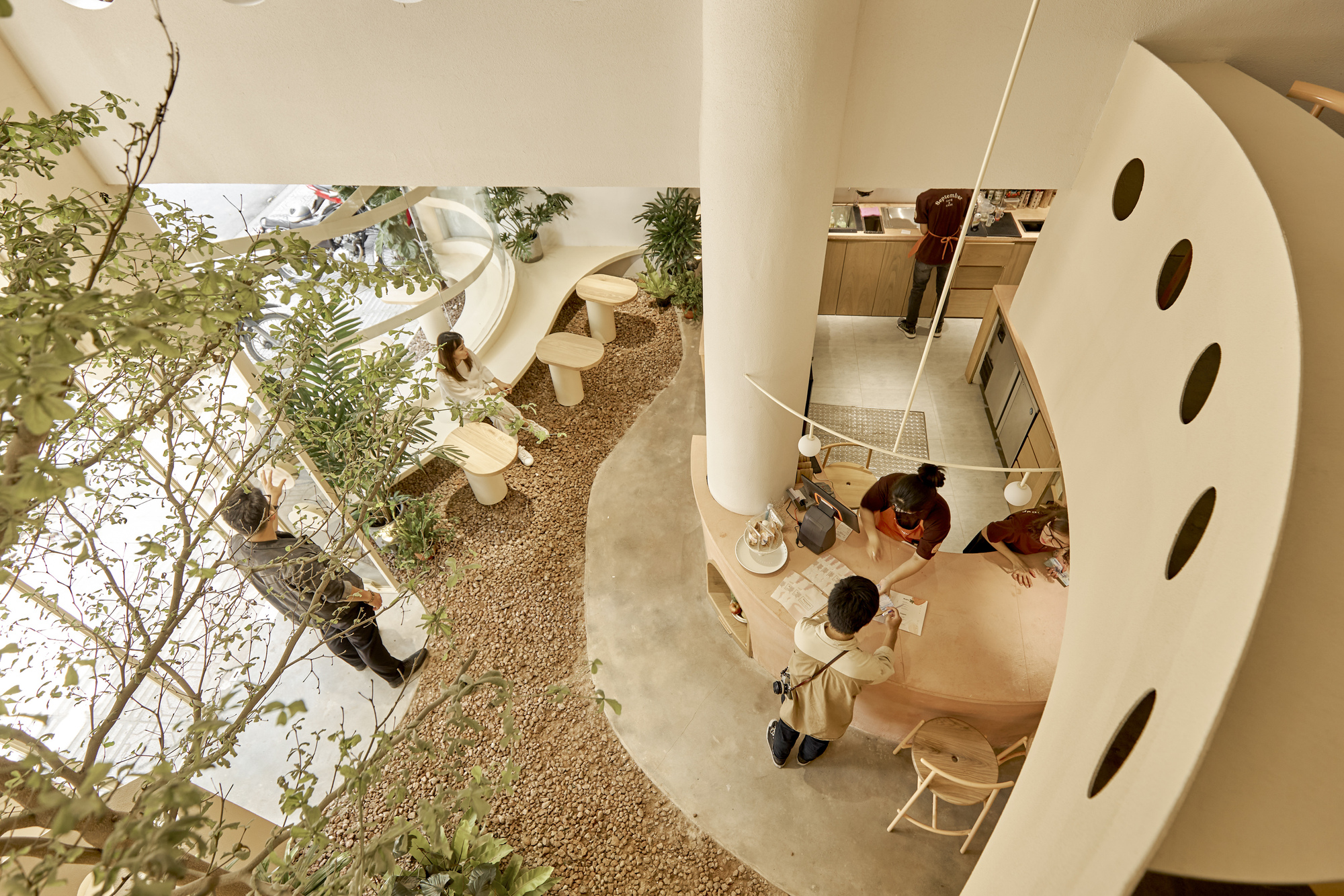 画廊 越南九月咖啡店 / Red5studio + Ben Decor - 33
