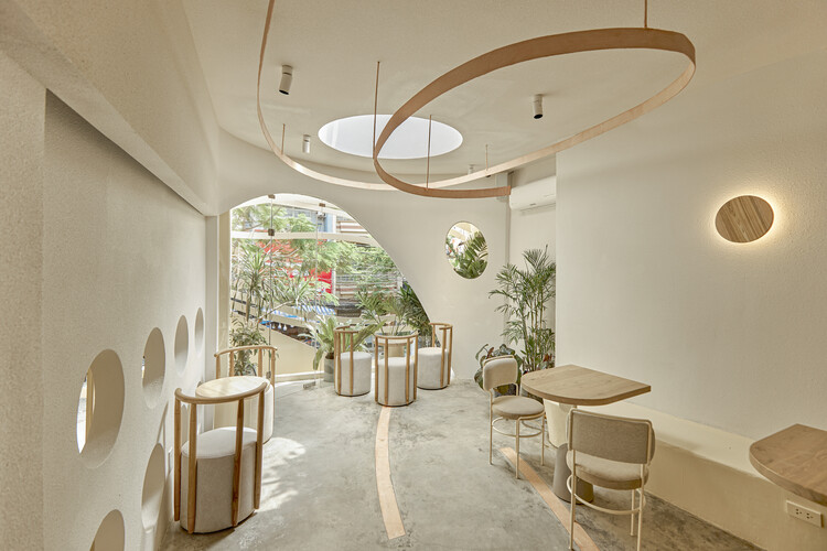 越南九月咖啡店 / Red5studio + Ben Decor - 室内图, 餐厅, 椅子