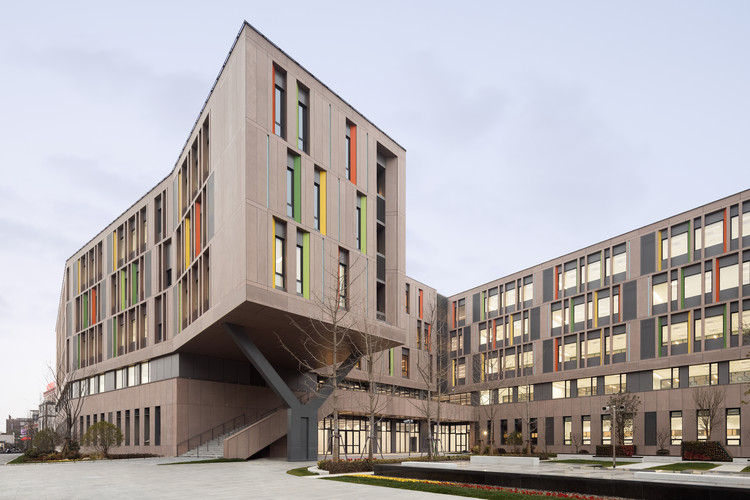 上海外国语大学附属普陀实验学校 / 同济大学建筑设计研究院