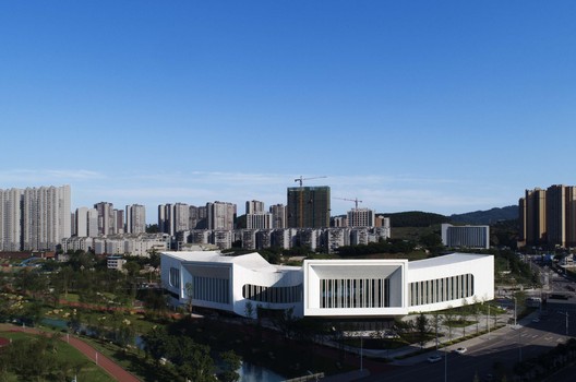 Museu de Ciência e Tecnologia de Yibin / TJAD - Fotografia de Exterior