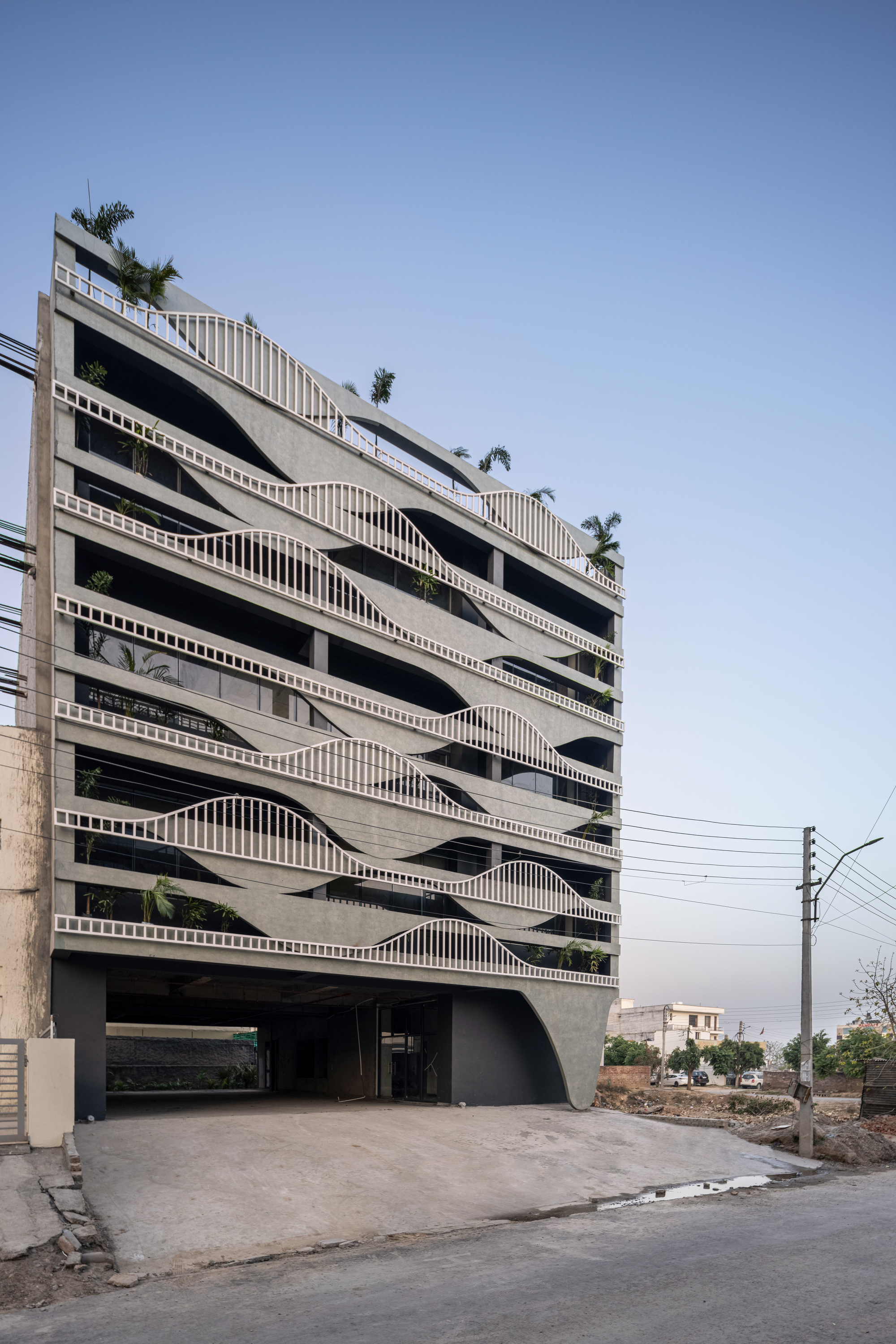 Gallery of Meltcrete Building / Studio Ardete - 2