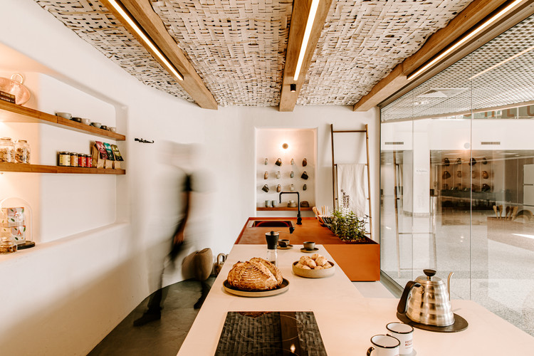 Barista’s Kitchen / Estúdio Mineral + Cynthia Silva - Interior Photography, Coffee Shop Interiors