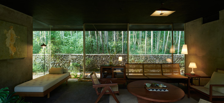 Looking to the bamboo groove from the drawing room on the first floor. Image © Hao Chen