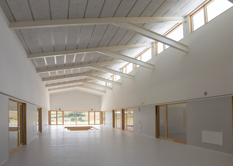 Public School in Abarzuza / Voilá! + Santi Virto - Interior Photography, Beam