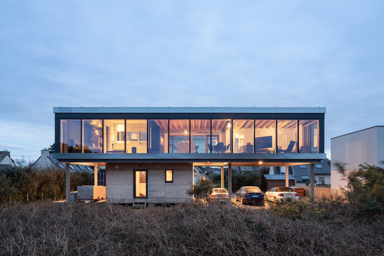 Stilt House / B.HOUSSAIS Architecture. Image © Pascal Léopold