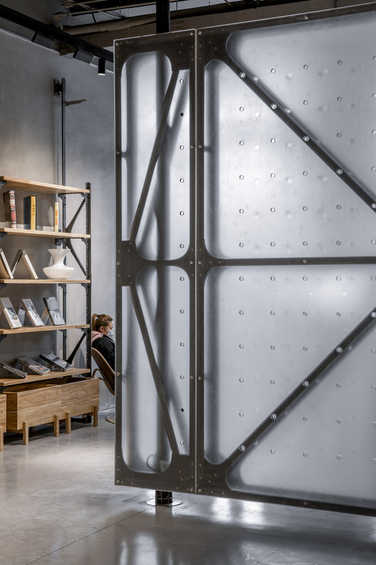 Mumokuteki Concept Bookstore / LUO studio - Interior Photography, Shelving, Beam