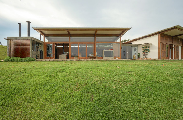 Casa de Taipa / Estudio Piloti Arquitetura + Stepan Norair Chahinian - Fotografía exterior