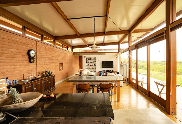 Rammed Earth House / Estudio Piloti Arquitetura + Stepan Norair Chahinian - Interior Photography, Beam