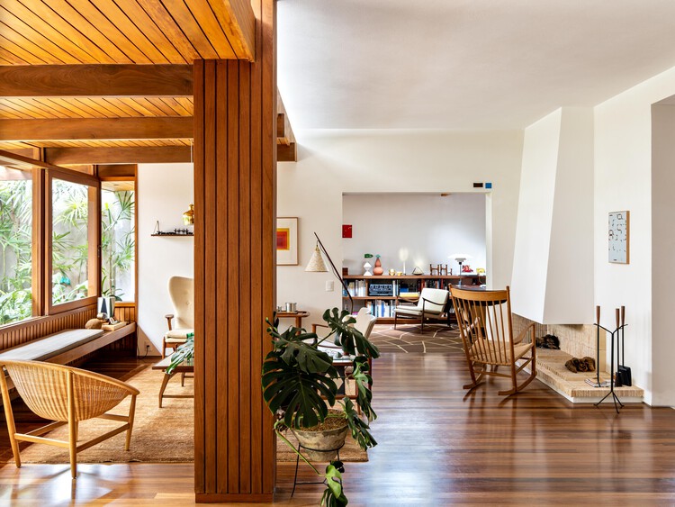 Como esquentar a casa: 25 soluções de lareiras em residências brasileiras, Casa Thompson Hess / Felipe Hess Arquitetos. Foto: © Fran Parente