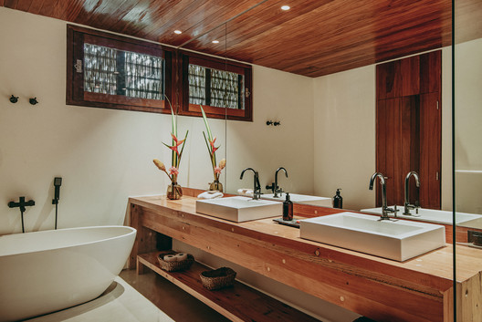 Resende Villas and Barracuda Beach Hotel & Villas / UDesign Projetos e Consultoria + Cavani Arquitetos - Interior Photography, Bathroom, Countertop