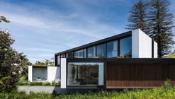 Collins Beach House / Tobias Partners