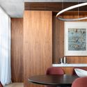 Tobias Partners Collins Beach House 15 HR - Collins Beach House kiến tr&uacute;c hiện đại v&agrave; kết nối với thi&ecirc;n nhi&ecirc;n