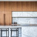 Tobias Partners Collins Beach House 18 HR - Collins Beach House kiến tr&uacute;c hiện đại v&agrave; kết nối với thi&ecirc;n nhi&ecirc;n