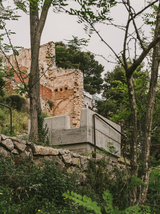 Promenade en Les Coves de Vinromà / Bona fide taller - Fotografía exterior