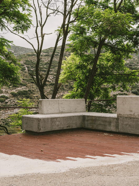 Promenade en Les Coves de Vinromà / Bona fide taller - Fotografía exterior