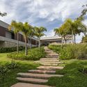 F37A5289 - HAC House / Seferin Arquitetura: Căn biệt thự hiện đại với s&acirc;n vườn xanh mướt