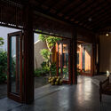 5 - Hong Ngu House / H.a Architects: Ng&ocirc;i nh&agrave; truyền thống bằng gỗ m&aacute;i ng&oacute;i ấn tượng