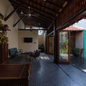 10 - Hong Ngu House / H.a Architects: Ng&ocirc;i nh&agrave; truyền thống bằng gỗ m&aacute;i ng&oacute;i ấn tượng
