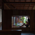 17 - Hong Ngu House / H.a Architects: Ng&ocirc;i nh&agrave; truyền thống bằng gỗ m&aacute;i ng&oacute;i ấn tượng