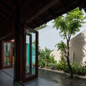 6 - Hong Ngu House / H.a Architects: Ng&ocirc;i nh&agrave; truyền thống bằng gỗ m&aacute;i ng&oacute;i ấn tượng
