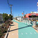 Una transformación en Pacoima, Los Ángeles, revela el potencial de los callejones olvidados de la ciudad - Image 4 of 4