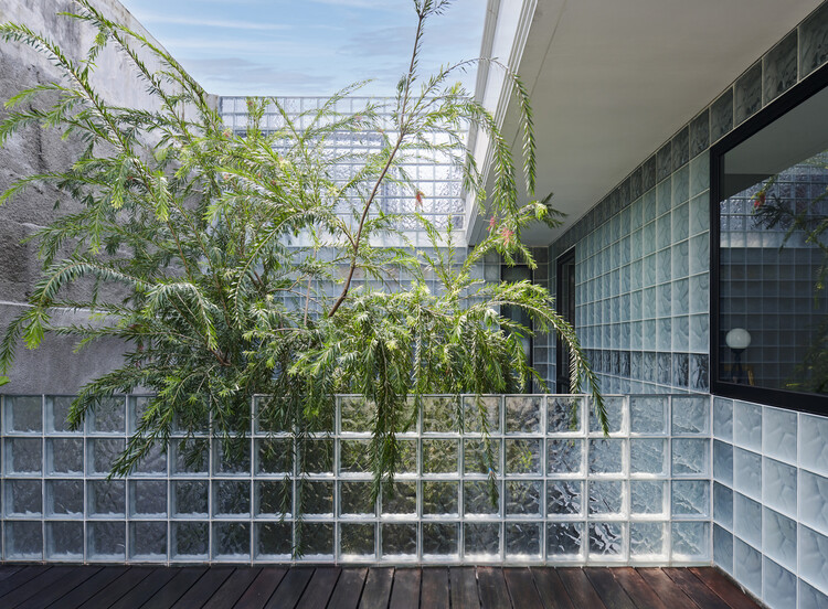 Refraction House / RAD+ar - Exterior Photography, Stairs, Facade, Handrail, Garden