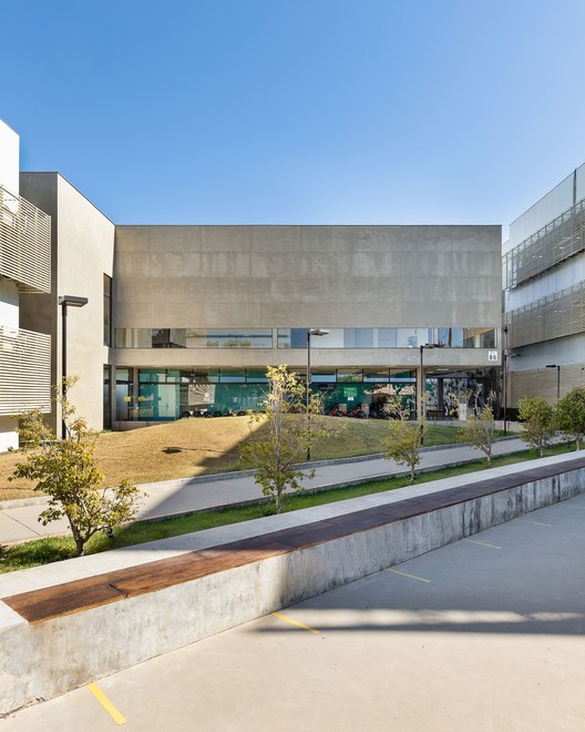 CME – Central de Material Esterelizado da PUC Minas / Horizontes Arquitetura e Urbanismo - Fotografia de Exterior, Fachada