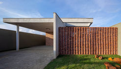 Casa do Vale / Gabriel Castro (MOBIO) + Marcos Franchini (BIRI)