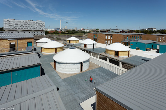 Shelter for Migrants and Travelers / Atelier RITA. Image © David Boureau